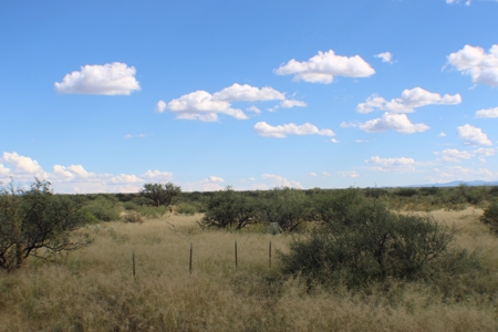 Spectacular panoramic views of the Dragoon Mountains - image 8