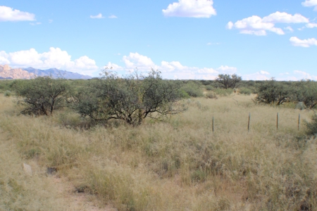 Spectacular panoramic views of the Dragoon Mountains - image 4