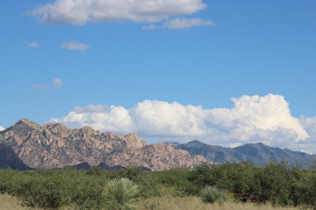 Spectacular panoramic views of the Dragoon Mountains - image 19