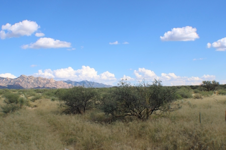 Spectacular panoramic views of the Dragoon Mountains - image 9