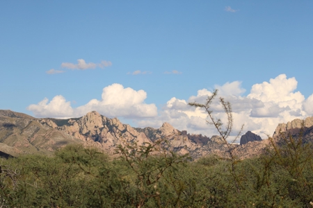Spectacular panoramic views of the Dragoon Mountains - image 22