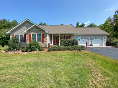 Spacious Country Home for Sale in Hillsville VA - image 1