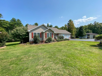 Spacious Country Home for Sale in Hillsville VA - image 2
