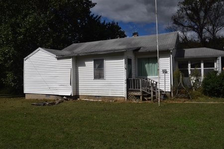 3 Bedroom, 1 Bath Country Home Robinson, IL - image 1