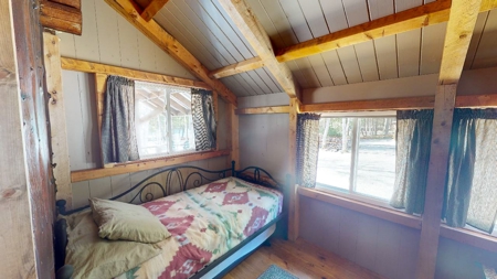 Off-Grid Log Cabin - image 15