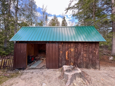 Off-Grid Log Cabin - image 12