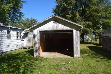 2 Bedroom, 1 Bath Home, Robinson, IL For Sale @ Auction - image 2