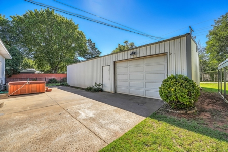 Home For Sale In Elk City, Oklahoma - image 9