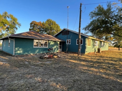 Country Home near Kincaid, Ks - image 3
