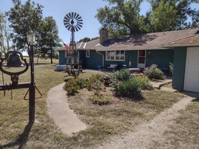 Country Home near Kincaid, Ks - image 27