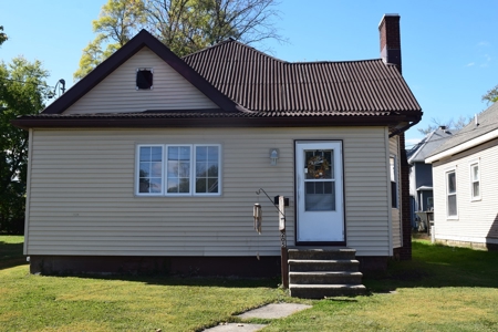 2 Bedroom, 1 Bath Home, Robinson, IL For Sale @ Auction - image 1