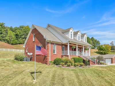 SALE PENDING Mini Farm For Sale in Petersburg Tn - image 5