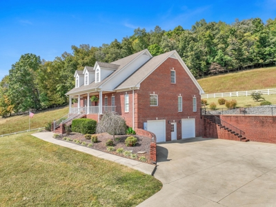 SALE PENDING Mini Farm For Sale in Petersburg Tn - image 7