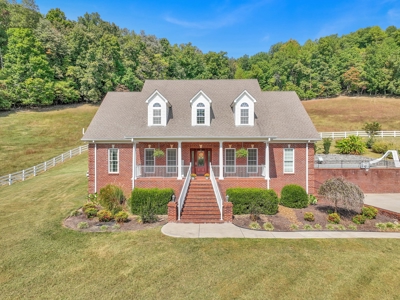 SALE PENDING Mini Farm For Sale in Petersburg Tn - image 4