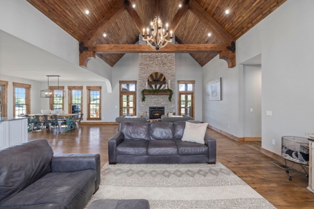 Luxury Home & Farm For Sale in Mountain Grove, MO - image 8
