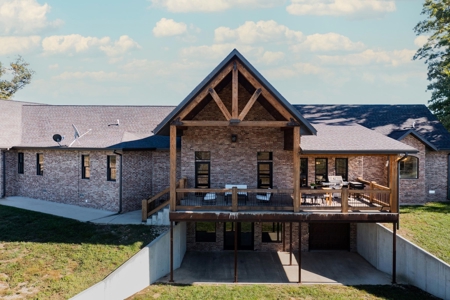 Luxury Home & Farm For Sale in Mountain Grove, MO - image 45