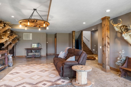 Luxury Home & Farm For Sale in Mountain Grove, MO - image 35