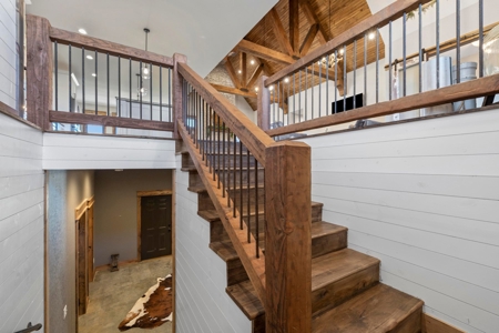 Luxury Home & Farm For Sale in Mountain Grove, MO - image 33