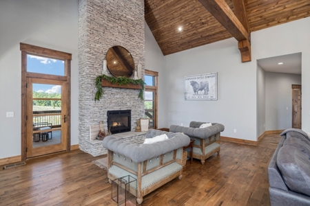 Luxury Home & Farm For Sale in Mountain Grove, MO - image 11