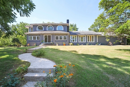 Contemporary Ranch Style Home in West Plains, MO for Sale - image 2