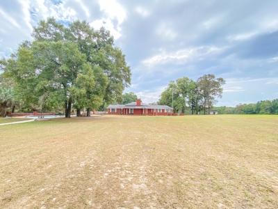 5 bed / 4 bath Home w/ Finished Basement 48 acres Geneva AL - image 9