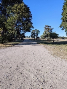 Online Auction, 8 Acres, Storage Units, Metal Shop, Halstead - image 5