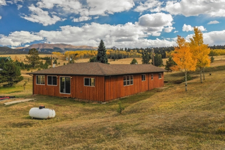 Beautifully Remodeled Colorado Mountain Home With Peak Views - image 2