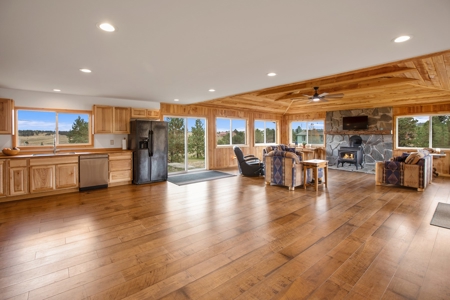 Beautifully Remodeled Colorado Mountain Home With Peak Views - image 17