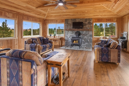Beautifully Remodeled Colorado Mountain Home With Peak Views - image 19