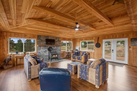 Beautifully Remodeled Colorado Mountain Home With Peak Views - image 3