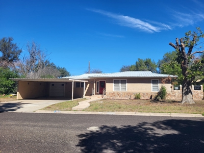 Texas Home For Sale in Ozona, Crockett County - image 1