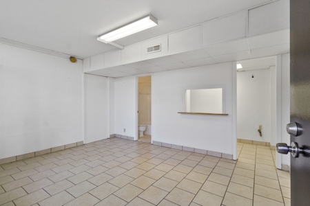 21 Unit Mixed Use Building For Sale in Kentucky - image 10