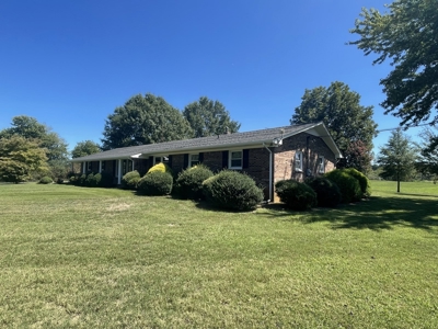 Country Home and Acreage For Sale in Lawrenceburg Tn - image 6