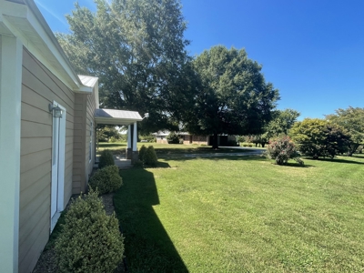 Country Home and Acreage For Sale in Lawrenceburg Tn - image 17