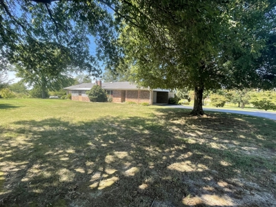 Country Home and Acreage For Sale in Lawrenceburg Tn - image 11
