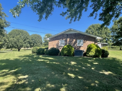 Country Home and Acreage For Sale in Lawrenceburg Tn - image 7