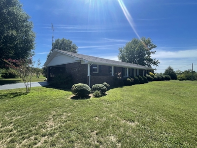 Country Home and Acreage For Sale in Lawrenceburg Tn - image 10