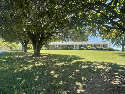 Country Home and Acreage For Sale in Lawrenceburg Tn - image 5