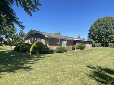 Country Home and Acreage For Sale in Lawrenceburg Tn - image 9
