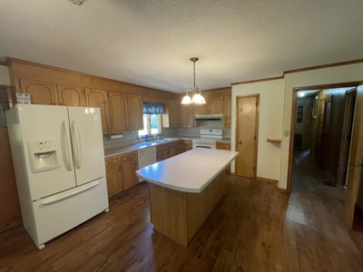 Country Home and Acreage For Sale in Lawrenceburg Tn - image 21