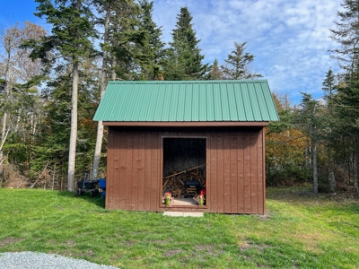 5-Bedroom Contemporary with Acreage - image 10