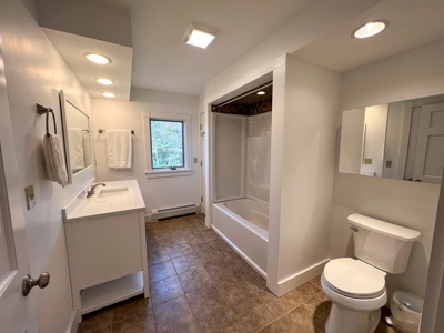 5-Bedroom Contemporary with Acreage - image 46