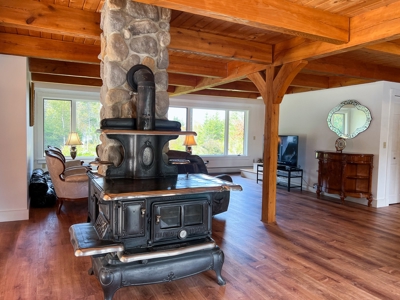 5-Bedroom Contemporary with Acreage - image 21