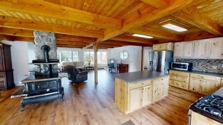 5-Bedroom Contemporary with Acreage - image 14