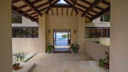 Luxurious Ocean Front Home With 5 Hectares - image 6