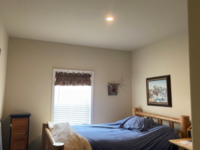 High-end 3 bed 2 bath home on 320 acres with mountain views - image 8