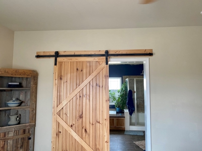 High-end 3 bed 2 bath home on 320 acres with mountain views - image 31