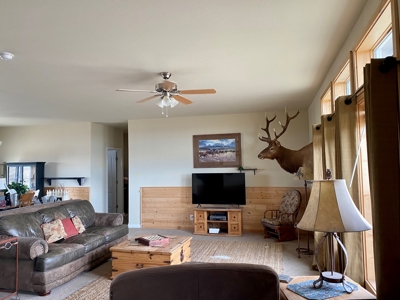 High-end 3 bed 2 bath home on 320 acres with mountain views - image 16