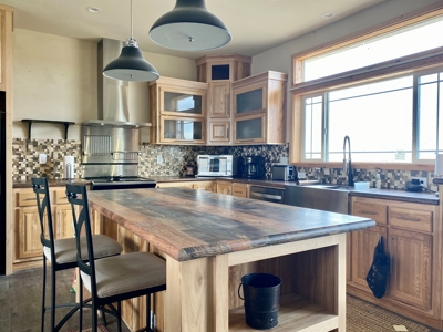 High-end 3 bed 2 bath home on 320 acres with mountain views - image 19