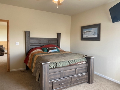 High-end 3 bed 2 bath home on 320 acres with mountain views - image 29